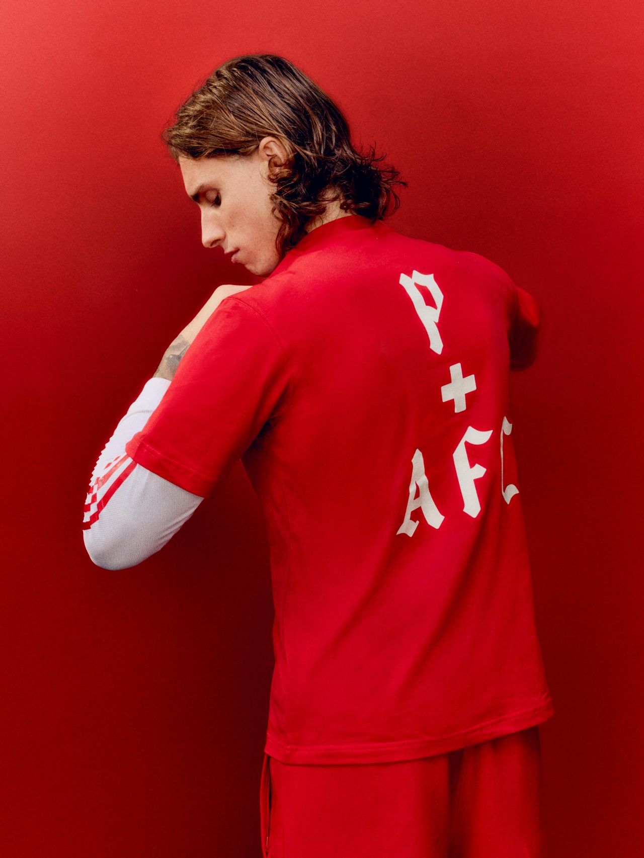 彩客网官网-阿森纳今日正式发布阿迪达斯x阿森纳xPlaces+Faces三方联名系列